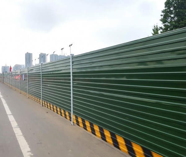 濟(jì)寧蒙山大道高架橋建設(shè)圍擋封堵工程
