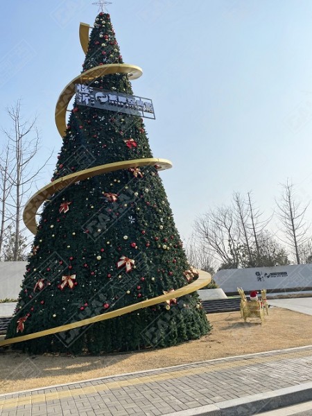 臨沂綠地·臨沂城際空間站圣誕氛圍亮化